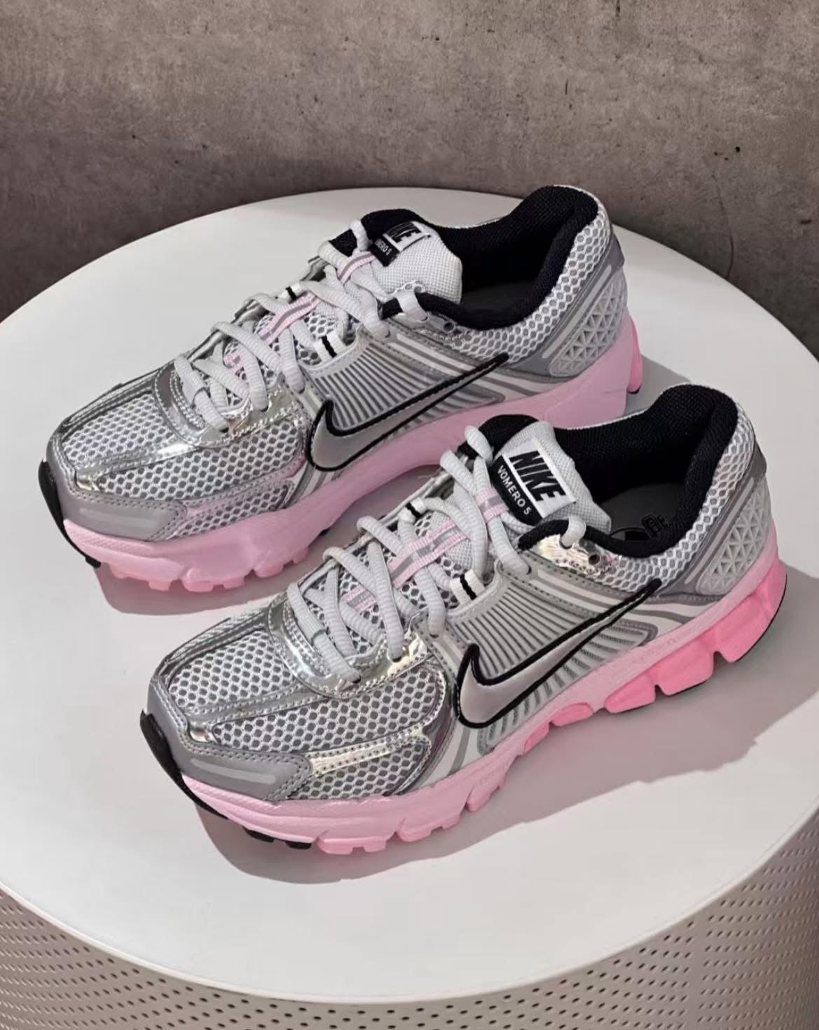 Silver/pink vomero
