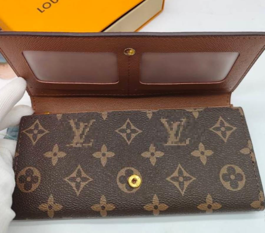 L wallet