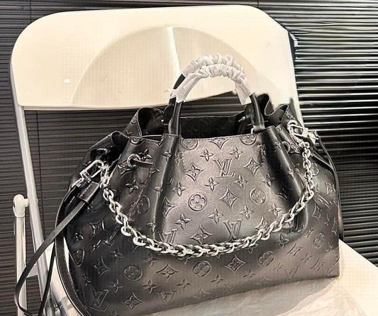 L black embossed silver chain