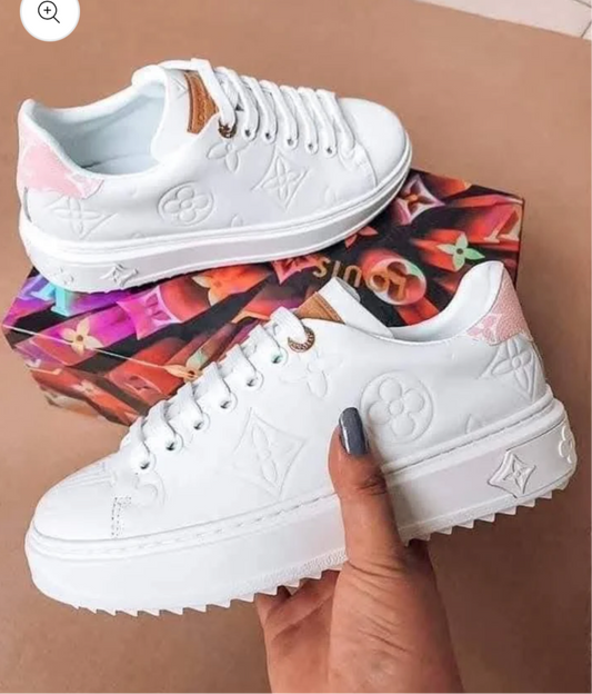 L white embossed pink back sneakers