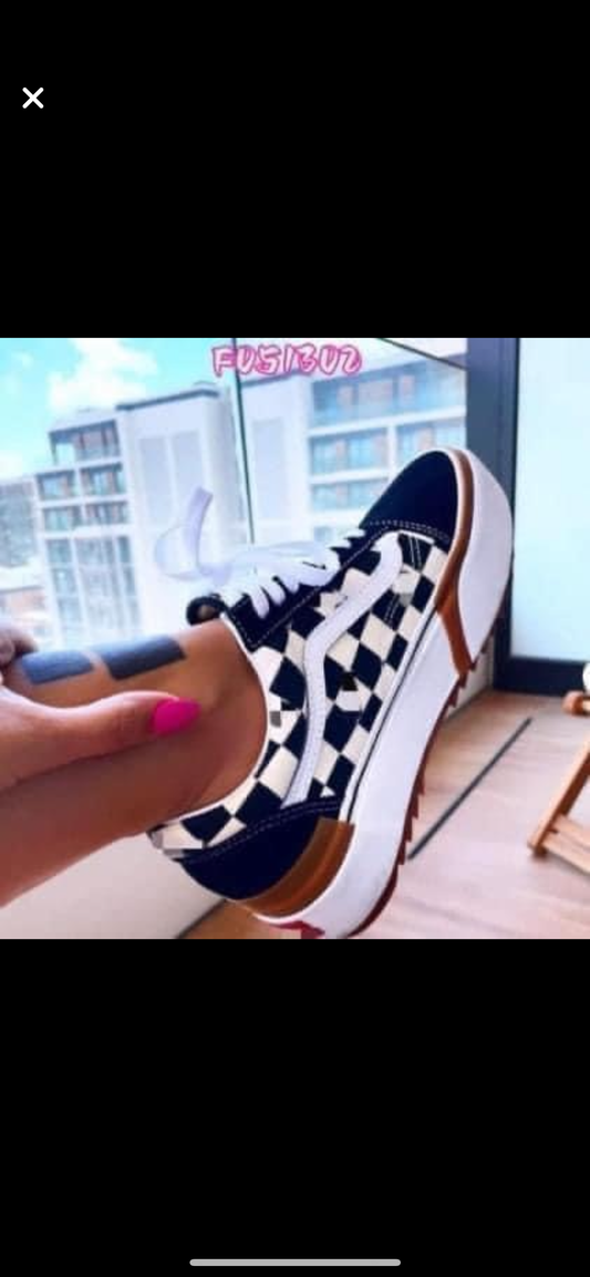 Van checkered lace