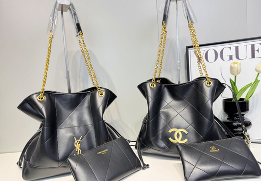 Black shiny chain tote